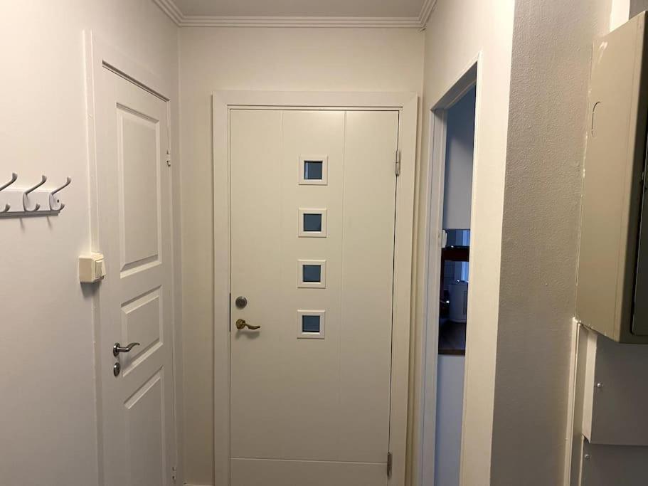 Lovely 2 Bedroom Apartmen With Free Parking Bergen Exterior photo