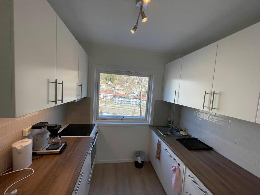 Lovely 2 Bedroom Apartmen With Free Parking Bergen Exterior photo